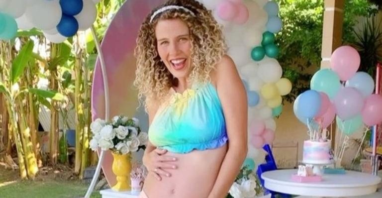 Debby Lagranha faz chá revelação e descobre sexo do bebê - Reprodução/Instagram