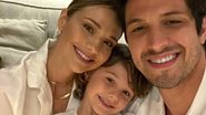Em clique fofíssimo, Rômulo Estrela posa com o filho - Reprodução/Instagram