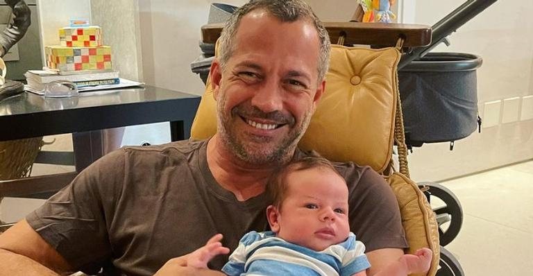 Malvino Salvador posa sorridente ao lado do filho, Rayan - Reprodução/Instagram