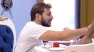 BBB21: No almoço do líder, Caio e João conversam sobre jogo - Divulgação/TV Globo