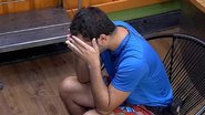 Após discussão, Gilberto chora sozinho na academia - Reprodução/TV Globo