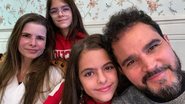 Luciano Camargo e Flávia ajudam filhas nas provas da escola - Reprodução/Instagram