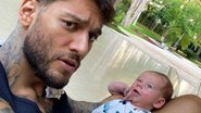 Lucas Lucco se diverte ao clicar o filho com blusa engraçado - Reprodução/Instagram
