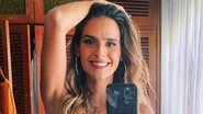 Marcella Fogaça posa com um olho aberto e outro fechado e - Reprodução/Instagram