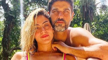 Carol Castro posa coladinha com Bruno Cabrerizo em clique! - Foto/Instagram