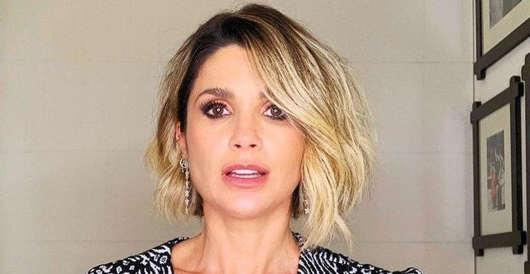 Flávia Alessandra posa de maiô e chama atenção - Foto/Instagram