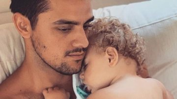 Felipe Simas encanta ao posar com o filho caçula, Vicente - Reprodução/Instagram