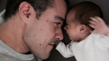 Joaquim Lopes se derrete ao interagir com uma de suas filhas gêmeas - Reprodução/Instagram