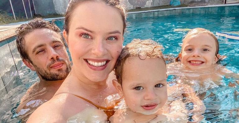 Mari Bridi derrete corações ao posar com seus dois lindos filhos, Valentim e Aurora - Reprodução/Instagram