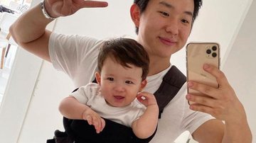 Pyong Lee posa coladinho com o filho, Jake - Foto/Instagram