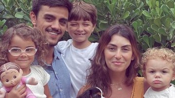 Mariana Uhlmann posta foto com o marido e os filhos no carro - Reprodução/Instagram