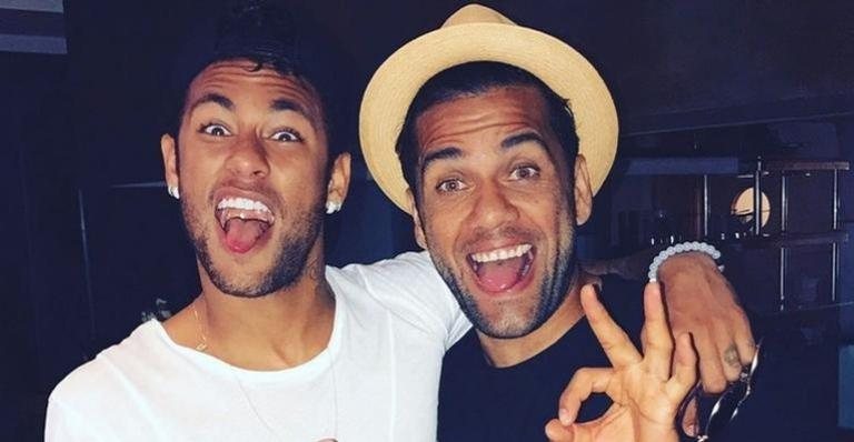 Neymar Jr. comemora aniversário de Daniel Alves: ''Te Amo'' - Reprodução/Instagram