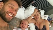 Lucas Lucco e a esposa surgem com o filho em clique lindo - Reprodução/Instagram