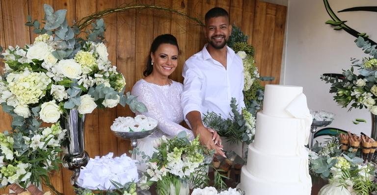 Viviane Araújo e Guilherme Militão celebram casamento em festa íntima - Agnews/ANnderson Borde