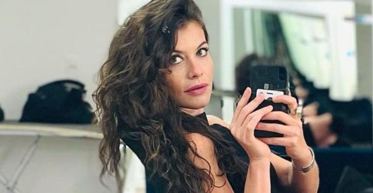 Alinne Moraes surge no maior chamego com o filho em novo clique - Reprodução/Instagram