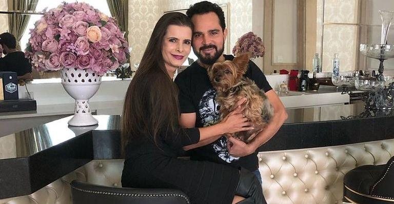 Luciano Camargo encanta ao mostrar a esposa com cachorro - Reprodução/Instagram