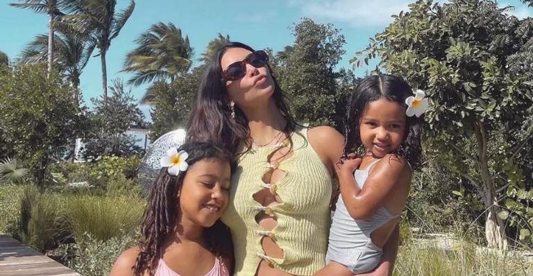 Kim Kardashian aproveita dia na praia com as filhas, North e Chicago - Reprodução/Instagram