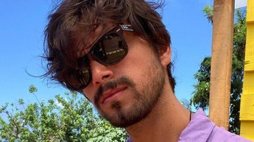 Rodrigo Simas aparece pelado em clique noturno e surpreende fãs - Reprodução/Instagram