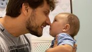 Eliéser Ambrósio mostra o filho engatinhando e faz sucesso - Reprodução/Instagram