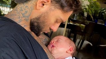 Lucas Lucco posta sequência de cliques com o filho e encanta - Reprodução/Instagram
