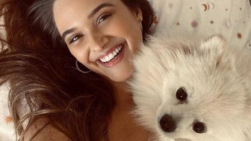 Juliana Paiva posta clique fofíssimo ao lado de seu cãozinho - Reprodução/Instagram