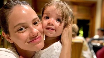 Laura Neiva encanta a web ao compartilhar um novo registro com sua filha, Maria - Reprodução/Instagram