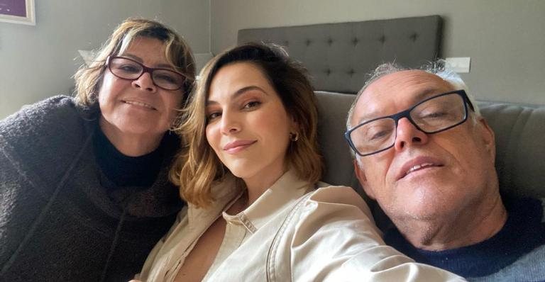 Tainá Müller recebe a visita dos pais após um ano longe - Reprodução/Instagram