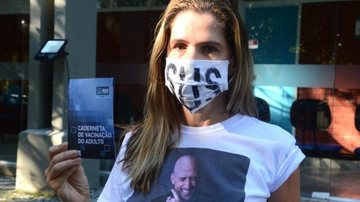 Ingrid Guimarães toma vacina contra Covid-19 no Rio - Jorge Hely/AgNews