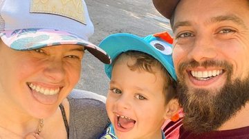 Rafael Cardoso da uma de cabeleireiro do filho e Mari Bridi elogia - Reprodução/Instagram