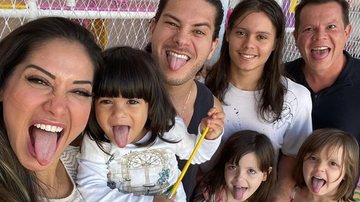 Mayra Cardi posta clique ao lado dos ex-maridos e filhos - Reprodução/Instagram