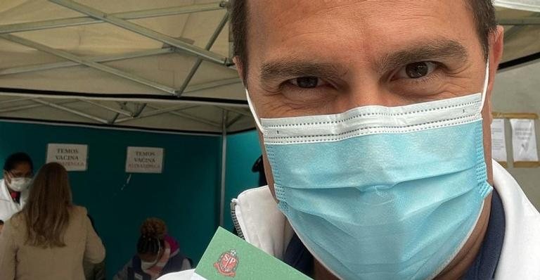 Rodrigo Bocardi recebe 1ª dose da vacina contra a Covid-19 - Reprodução/Instagram