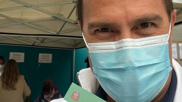 Rodrigo Bocardi recebe 1ª dose da vacina contra a Covid-19 - Reprodução/Instagram