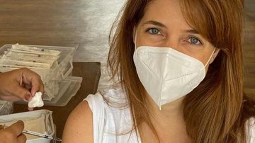 Poliana Abritta se emociona ao ser vacinada contra a Covid-19 - Reprodução/Instagram