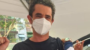 Felipe Andreoli recebe a 1ª dose da vacina contra a Covid-19 - Reprodução/Instagram