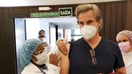Edson Celulari recebe segunda dose da vacina contra Covid-19 - Fabricio Pioyani/AgNews