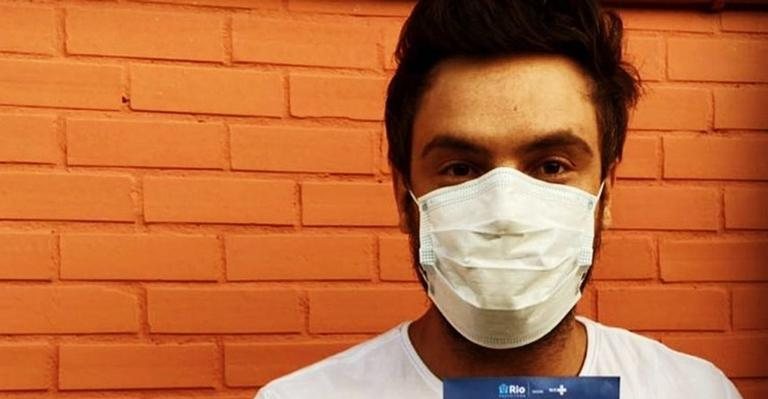 Sergio Guizé é vacinado e protesta contra o governo - Reprodução/Instagram