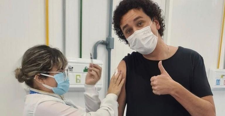 Rafael Portugal recebe 1ª dose da vacina contra a Covid-19 - Reprodução/Instagram