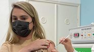 Aos 30 anos, Bárbara Evans é vacinada contra a covid-19 - Reprodução/Instagram