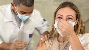 Paolla Oliveira recebe a 1ª dose da vacina contra a Covid-19 - Reprodução/Instagram
