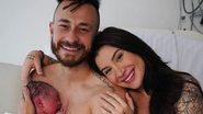 Bianca Andrade surge paparicando o filho recém-nascido - Reprodução/Thalita Castanha