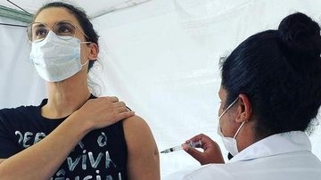 Paola Carosella desabafa ao tomar 2ª dose da vacina da Covid - Reprodução/Instagram