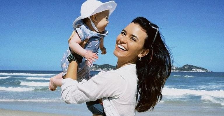 Talita Younan mostra a filha na praia pela primeira vez - Reprodução/Instagram