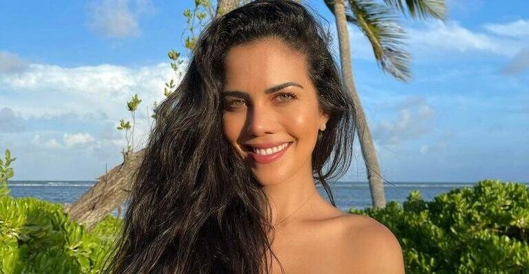 Daniela Albuquerque esbanja beleza em piscina nos EUA - Reprodução/Instagram