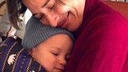 Giselle Itié encanta a web ao surgir amamentando o filho - Reprodução/Instagram