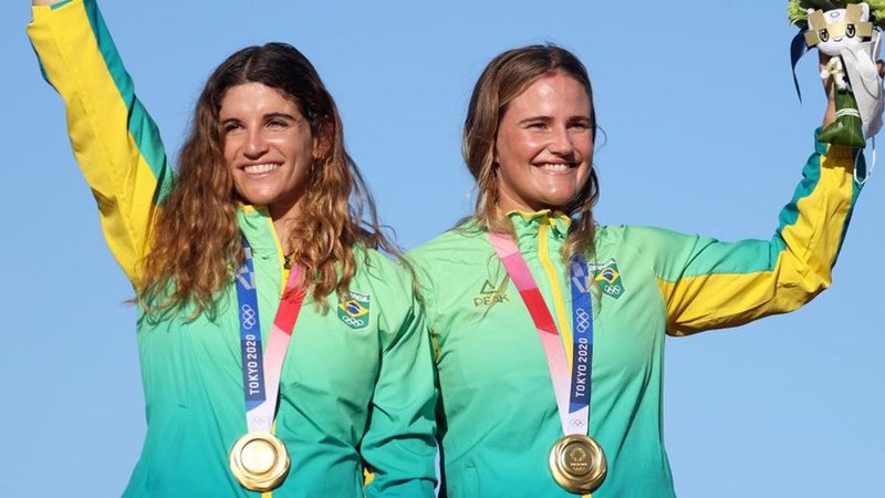 Martine Grael e Kahena Kunze celebram ouro na Olimpíada - Crédito: Phil Walter/Getty Images