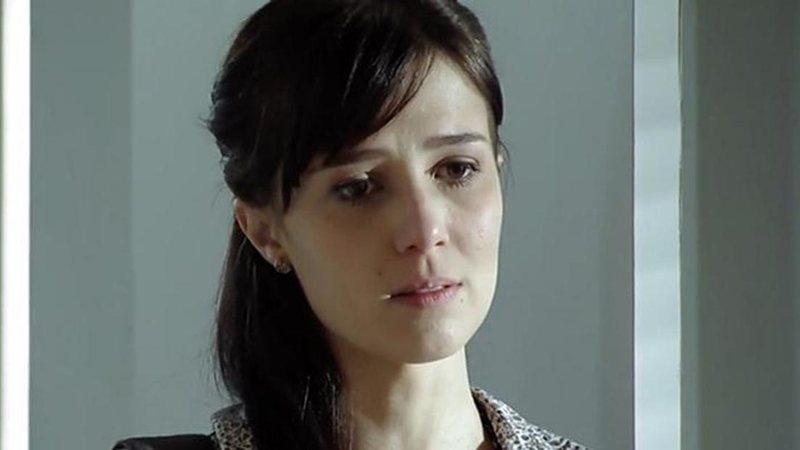 Manuela escapa da morte e se surpreende em 'A Vida da Gente' - Divulgação/TV Globo