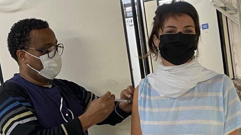 Andréia Horta toma segunda dose da vacina da covid-19 - Reprodução/Instagram
