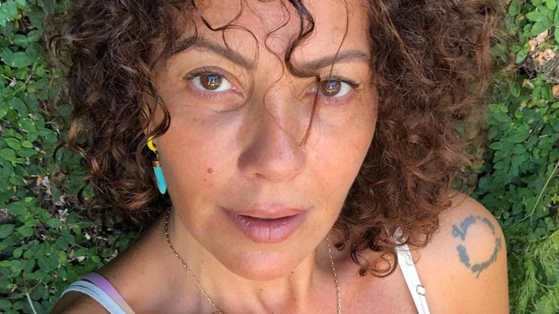 Grávida, Fabiula Nascimento exibe o barrigão na praia - Reprodução/Instagram