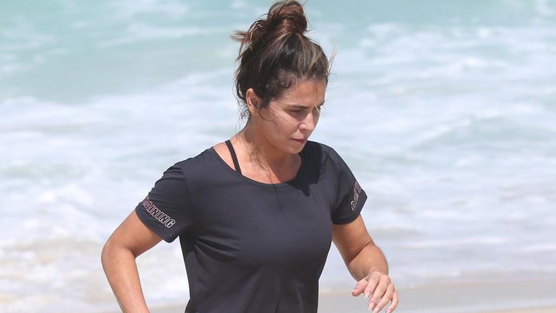 Giovanna Antonelli treinando na praia - Delson Silva/ AgNews