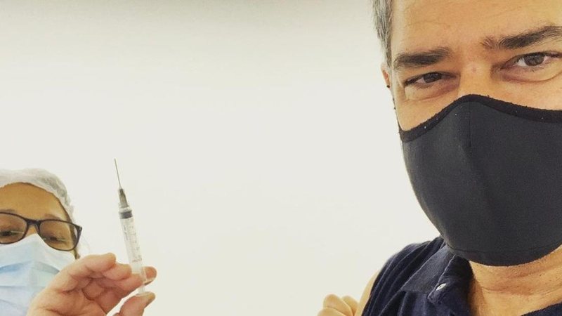 William Bonner recebe segunda dose da vacina da covid-19 - Reprodução/Instagram